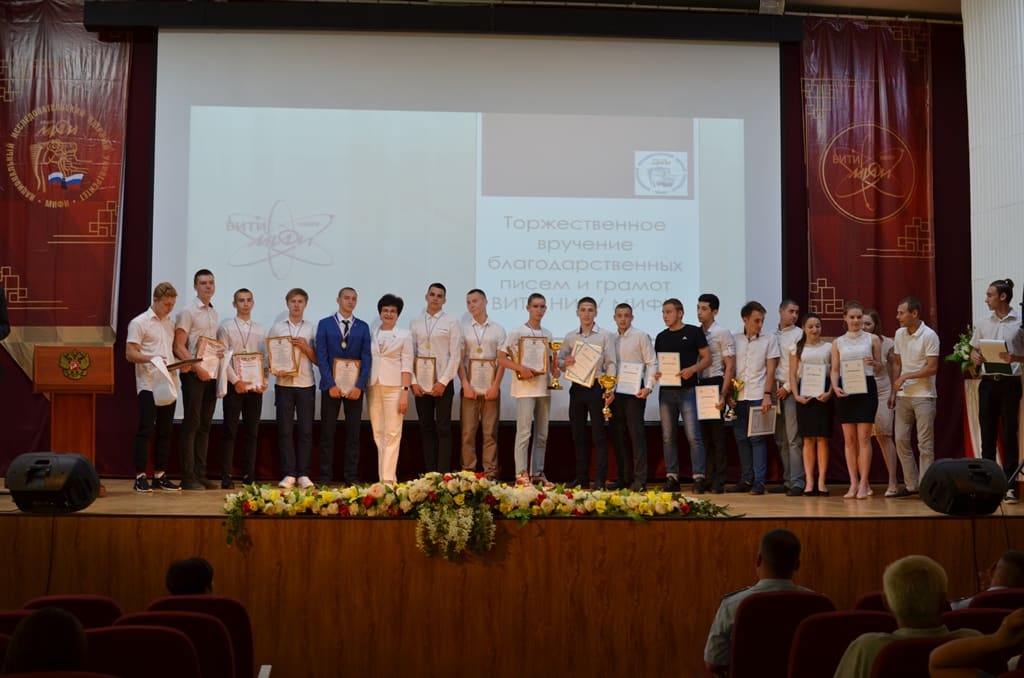 Валентина Руденко наградила лучших студентов и преподавателей Волгодонского инженерно-технического института